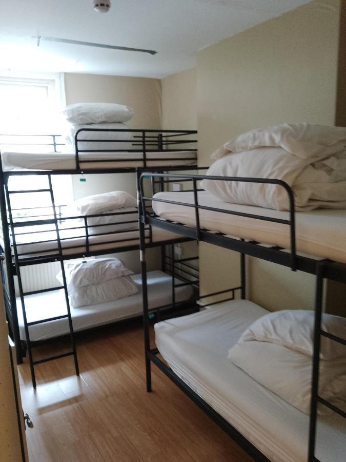 Bell House Hostel Лондон Экстерьер фото
